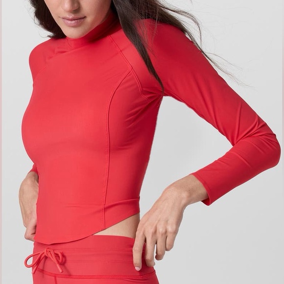 Vuori Tops - Vuori Crush Long Sleeve Crop Rashguard